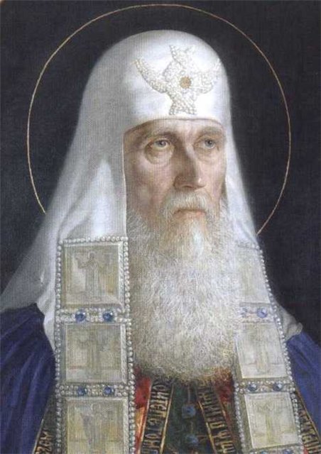 Патриаршество священномученика Гермогена (1606-1612) совпало с трудным периодом в русской истории – Смутным временем. Он открыто выступал против иноземных захватчиков, против возведения на русский престол польского королевича. Во время голода, начавшегося в Москве, Патриарх приказал открыть для голодающих монастырские житницы. При осаде Москвы войсками Минина и Пожарского святитель Гермоген был низложен поляками и заключен в Чудовом монастыре под стражу, где умер от голода и жажды. Патриаршество священномученика Гермогена (1606-1612) совпало с трудным периодом в русской истории – Смутным временем. Он открыто выступал против иноземных захватчиков, против возведения на русский престол польского королевича. Во время голода, начавшегося в Москве, Патриарх приказал открыть для голодающих монастырские житницы. При осаде Москвы войсками Минина и Пожарского святитель Гермоген был низложен поляками и заключен в Чудовом монастыре под стражу, где умер от голода и жажды.