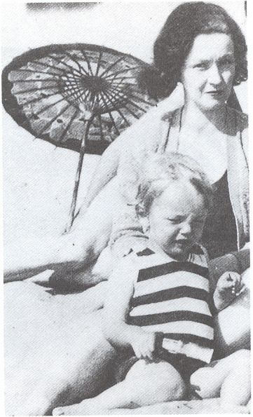 Marilyn Monroe with her mother Marilyn Monroe with her mother