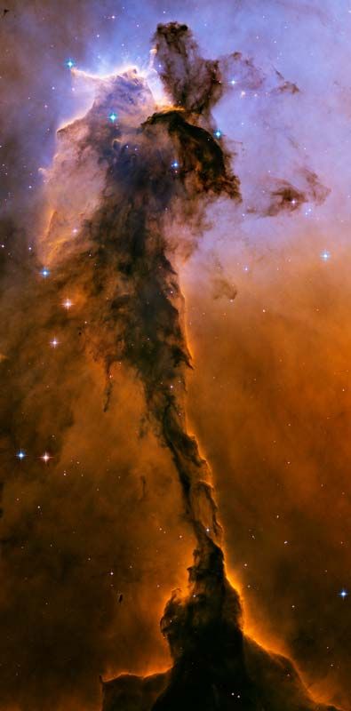 19. Туманность Орел M16. Этот столб из пыли и газа, находящийся в центре туманности, называется регион «Фея». Длина этого столба приблизительно 9,5 световых лет.