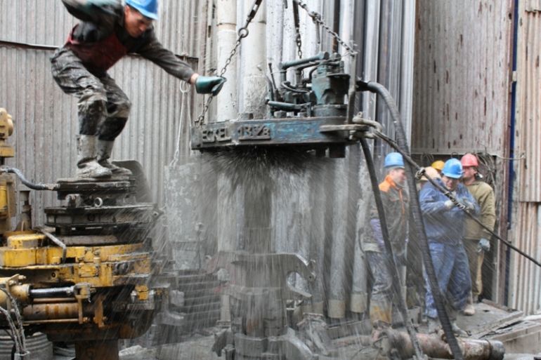 Суровые условия работы нефтянников (42 фото