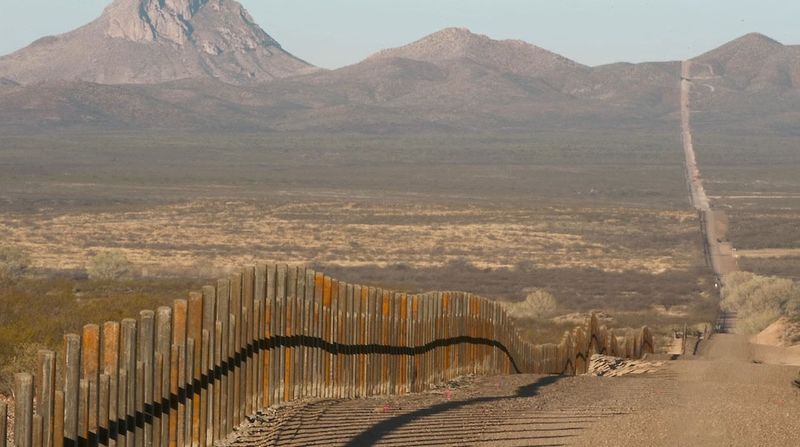 美国和墨西哥之间的边境墙景观。。。你看过吗?
