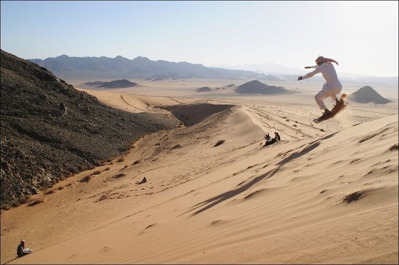 арабы, пустыня, песок, сноуборд,