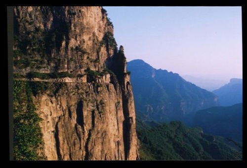 Туннель Guoliang в горах Taihang, Китай (13 фото)