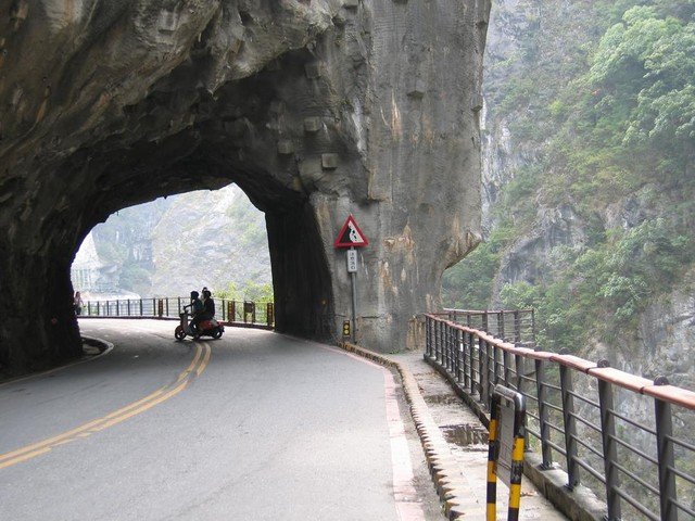 Туннель Guoliang в горах Taihang, Китай (13 фото)