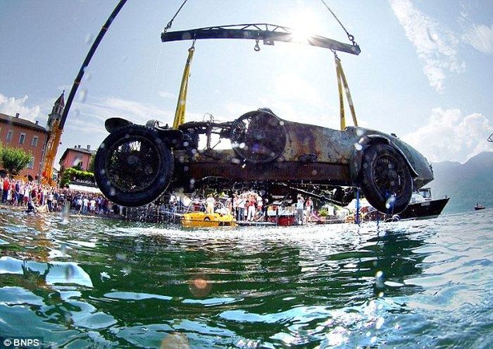 В озере выловили Bugatti Type 22       1925 года выпуска.  (17 фото+видео)