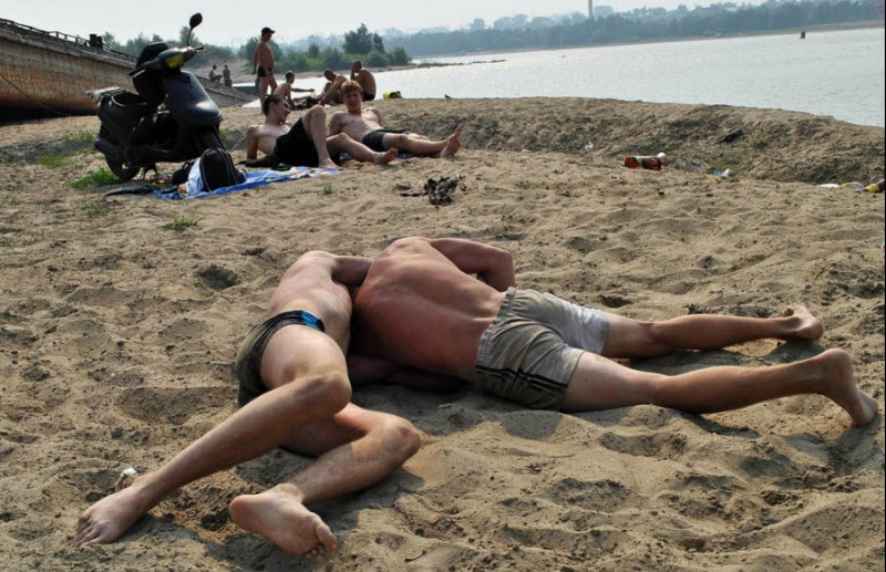 На Пляж Пришли Отдохнуть Русские Нудисты