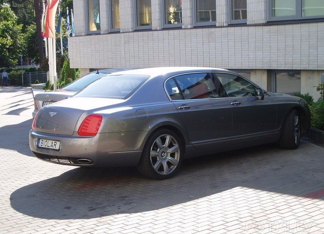 Автомобили в Латвии (40 фото)