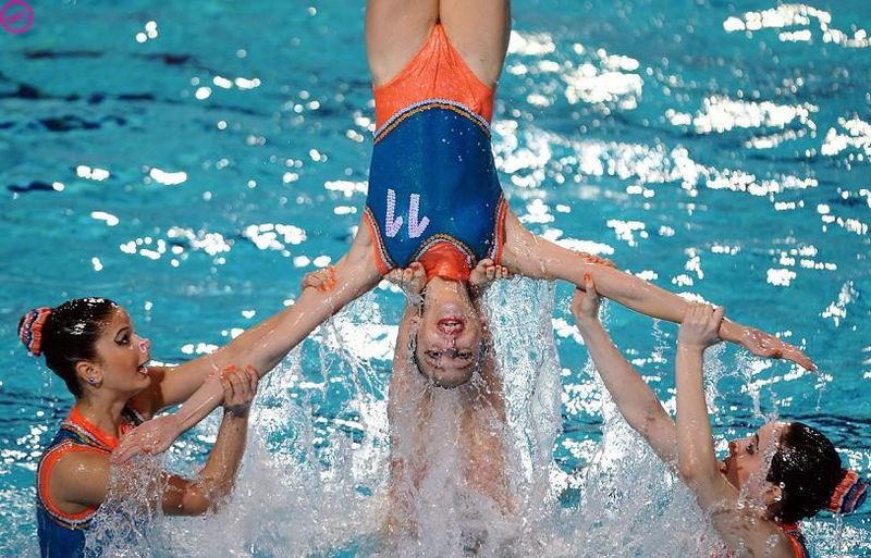 http://ru.fishki.net/picsw/032008/21/pool_gymnastics_girls/002_pool_gymnastics_girls.jpg