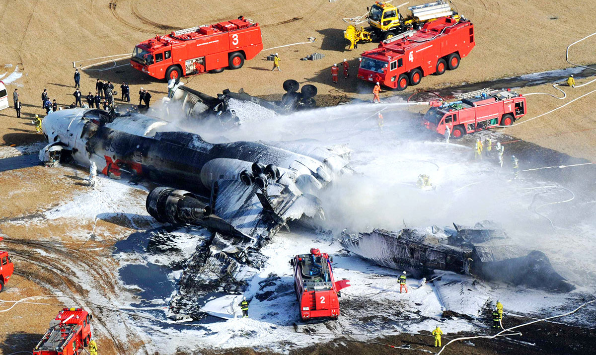 Авиакатастрофа в Японии (5 фото + видео)