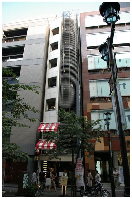 Самые тонкие здания Японии (22 фото)