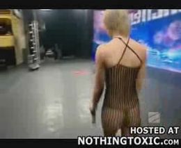 Показала стриптиз на шоу талантов