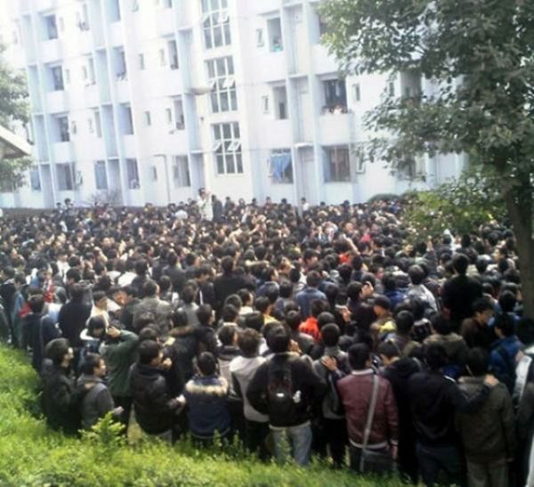 На свидание к китайской студентке пришли несколько тысяч парней Devushka004