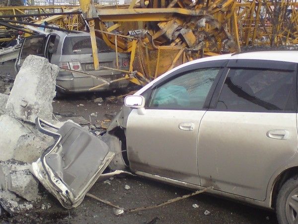 В Красноярске рухнул башенный кран. (22 фото+видео)