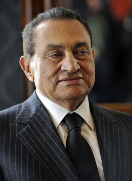 Изюминка в костюме Хосни Мубарака (2 фото)