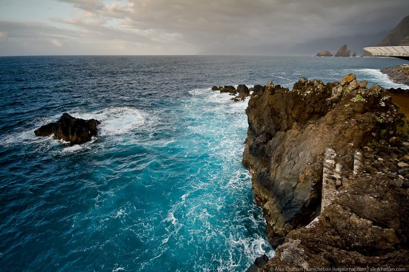 6. Скалистый Порто-Мониц и Атлантический океан.