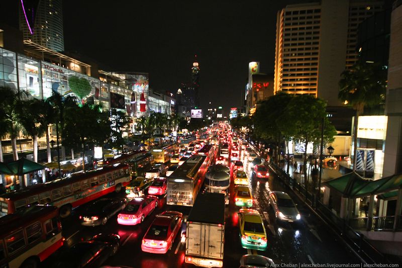 7. Ночь над Бангкоком.