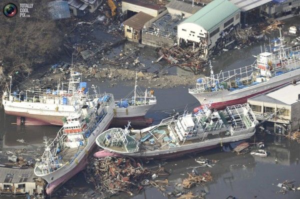 Цунами и другие последствия землетрясения в Японии (153 фото + текст)