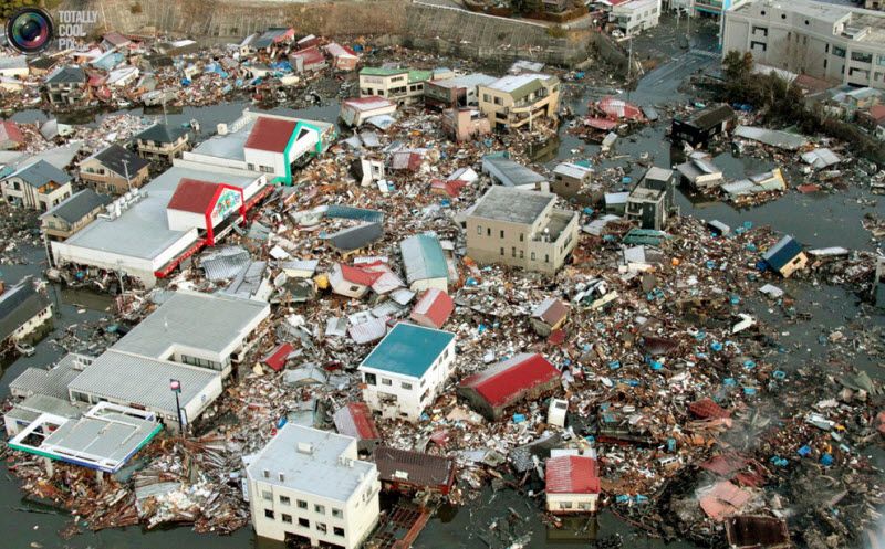 Разрушенные цунами дома, префектура Мияги, 12 марта 2011 года.