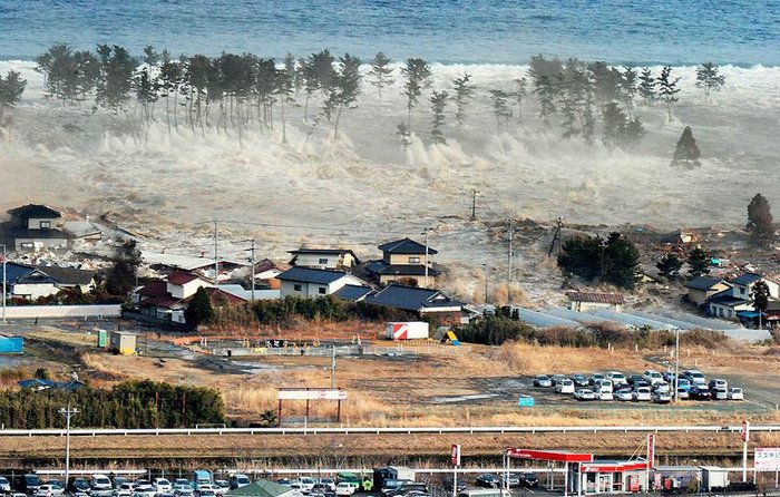 Цунами и другие последствия землетрясения в Японии (153 фото + 
текст)