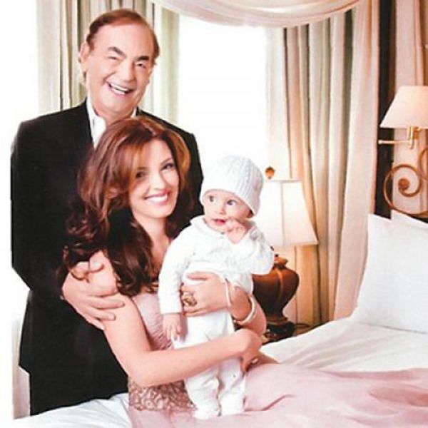 Miss Universe gave birth to a daughter, 76-year-old billionaire (3 photos)