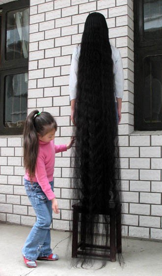 Девушка с волосами длиной 2 м 42 см (5 фото)