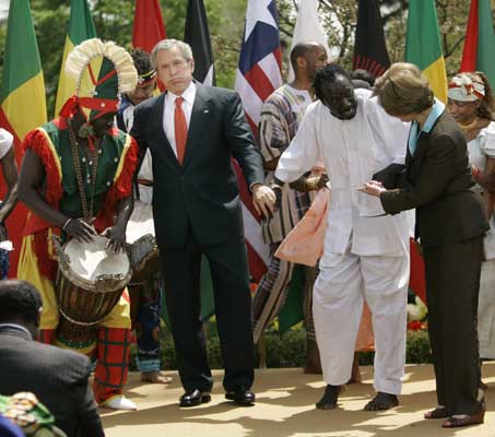 Буш решил танцевать (8 фото)