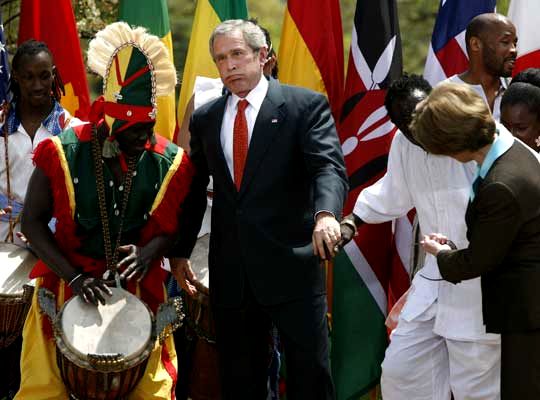 Буш решил танцевать (8 фото)
