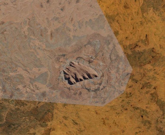 Улуру Эта оранжевая скала высотой 384 м стоит на этом месте уже 680 миллионов лет. По внешнему виду напоминает лежащего на боку гигантского слона. 