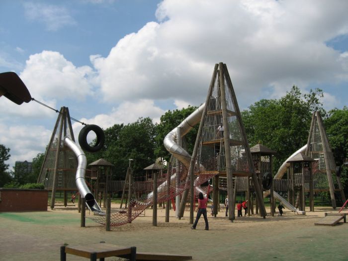 Улетные детские площадки (21 фото)