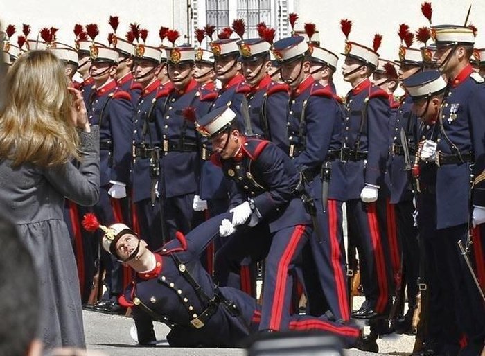 Hardships of service of the Royal Honor Guard (16 photos)