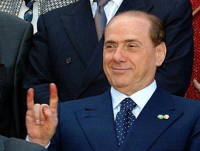 Жесты Сильвио Берлускони (40 фото)