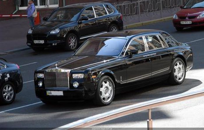    ,           .  Rolls-Royce Phantom  6,75-        ,  10  .   ,   .    ,  , .  , ,  $650 000.