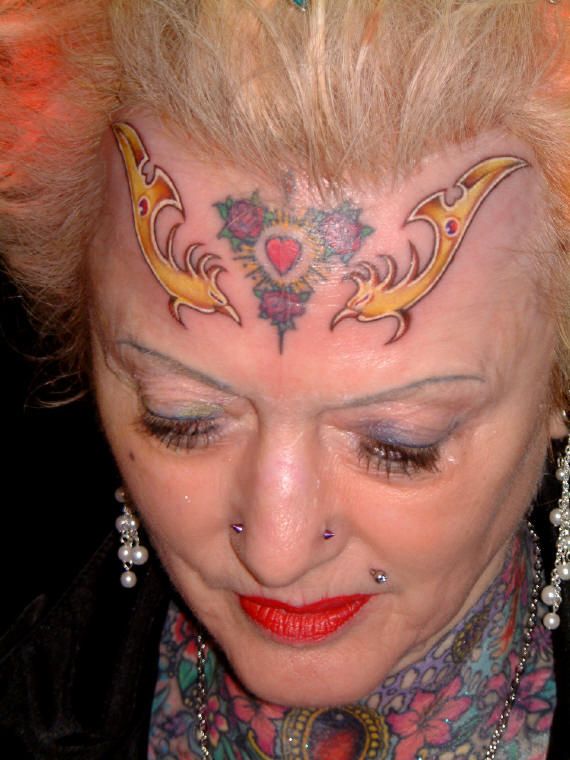 Самая татуированя женщина (28 фото)