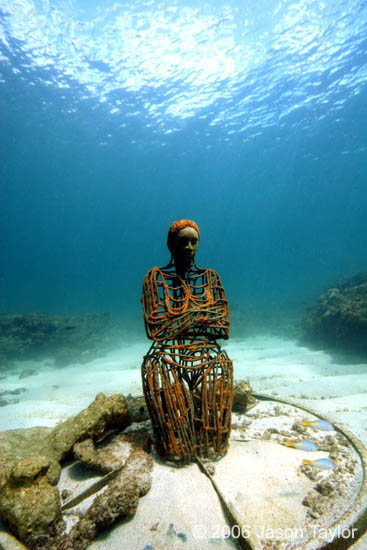 Подводные статуи (11 фото)