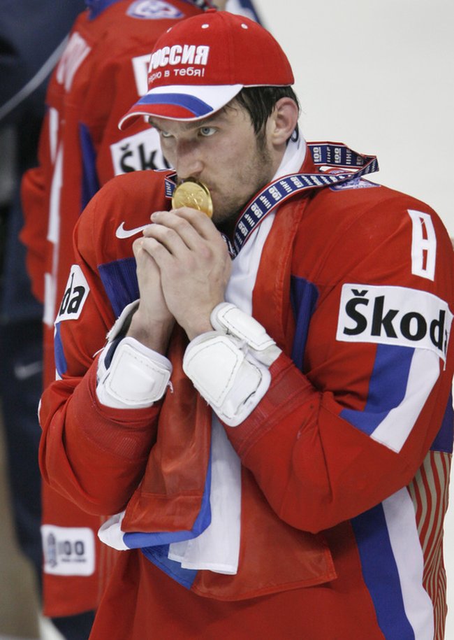 http://ru.fishki.net/picsw/052008/19/hockey/013_hockey_1.jpg