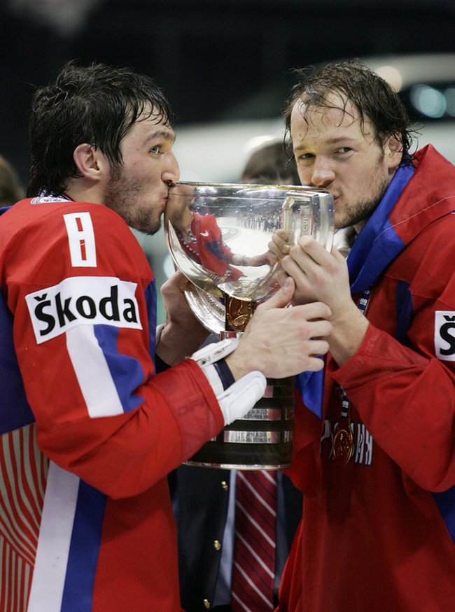 http://ru.fishki.net/picsw/052008/19/hockey/029_hockey_1.jpg