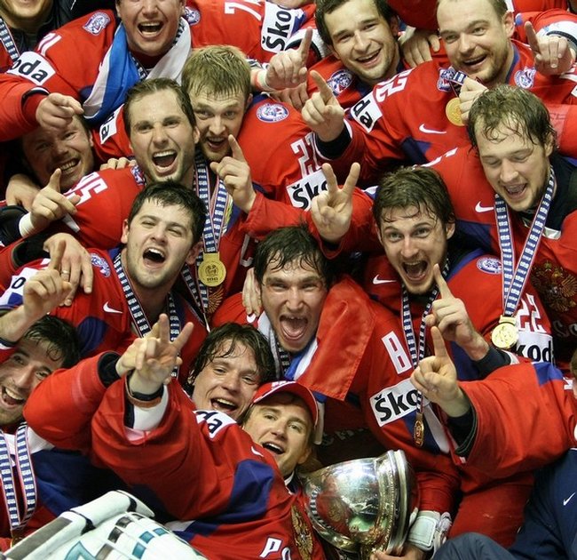 http://ru.fishki.net/picsw/052008/19/hockey/russia_champion_hockey02.jpg