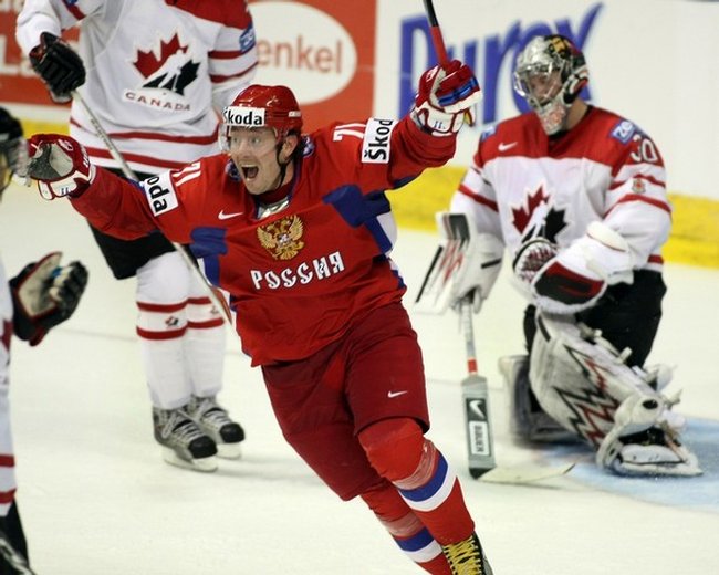 http://ru.fishki.net/picsw/052008/19/hockey/russia_champion_hockey_ilyakovalchuk.jpg
