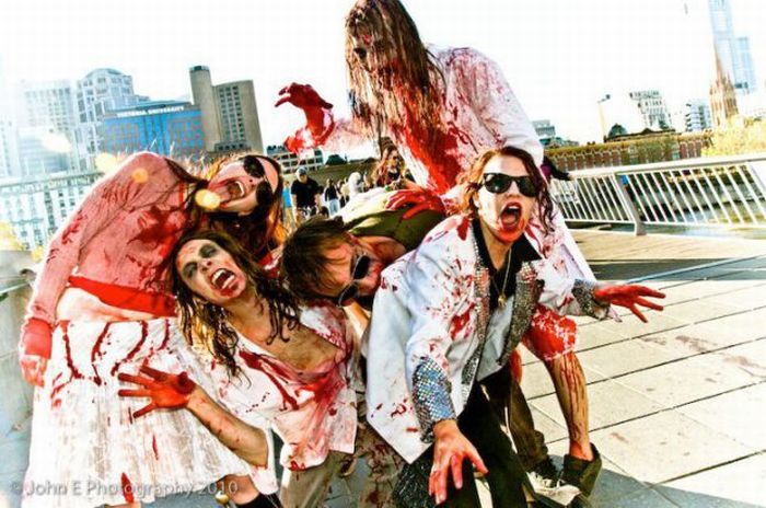 «Zombie Walk» прогулка зомби (77 фото)