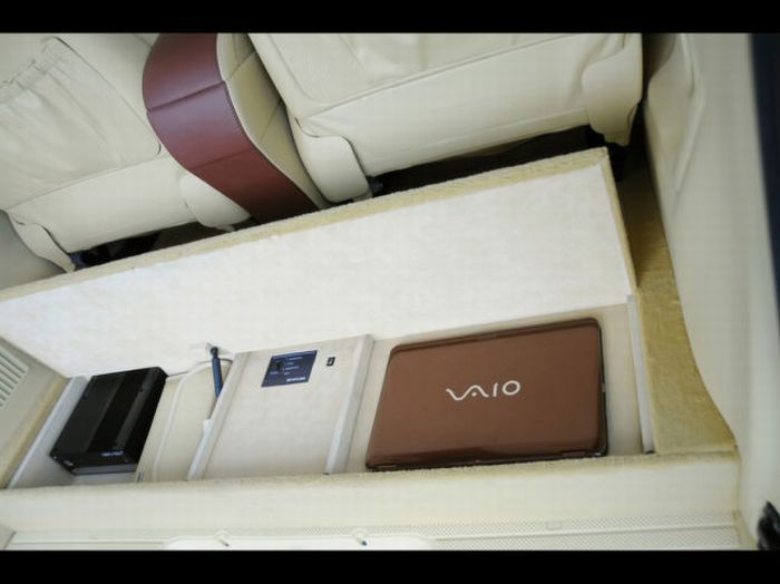Brabus Mercedes-Benz Viano Lounge - hi-tech офис на колесах (18 
фото)