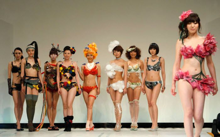 В Японии состоялся конкурс моделей нижнего белья (14 фото) .