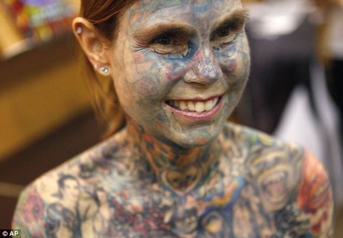 Самая татуированная женщина в мире (6 фото + текст)