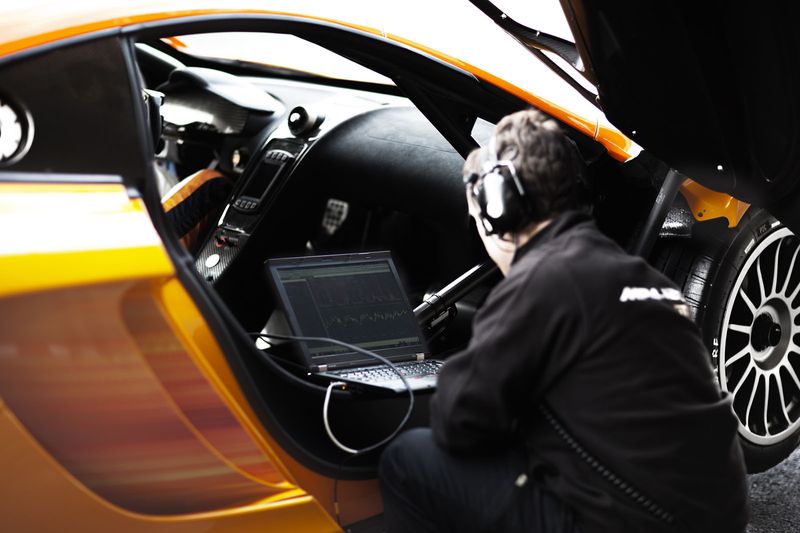 Гоночная версия McLaren MP4-12C (26 фото+видео)