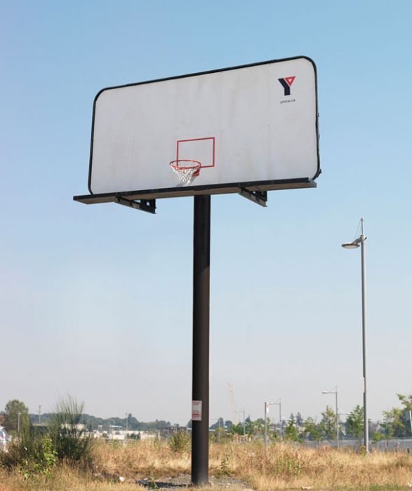 YMCA: Баскетбольный билборд