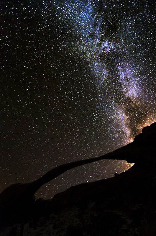 10. Силуэт каньона на фоне Млечного пути в Юте. (BRET WEBSTER / BARCROFT USA)