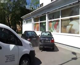 Сумасшедший литовец таранит Audi