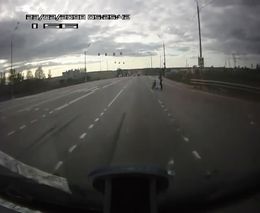 Чуть было не сбил девушку с коляской