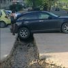 девушка, провалилась, колесо, машина,