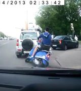 Идиот на скутере 