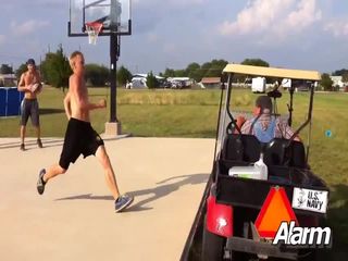 Зацепился штанами